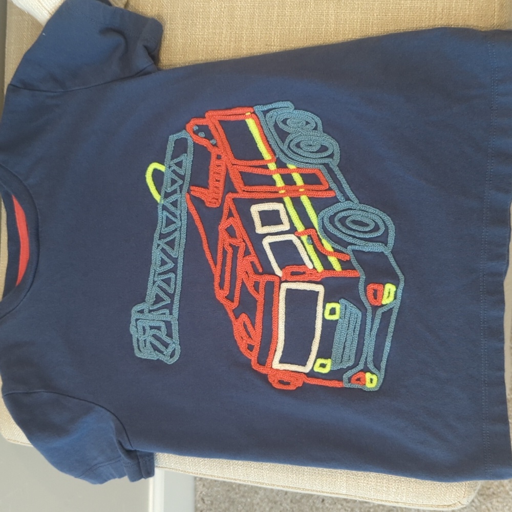 Mini Boden fire truck tee. Size 5-6y